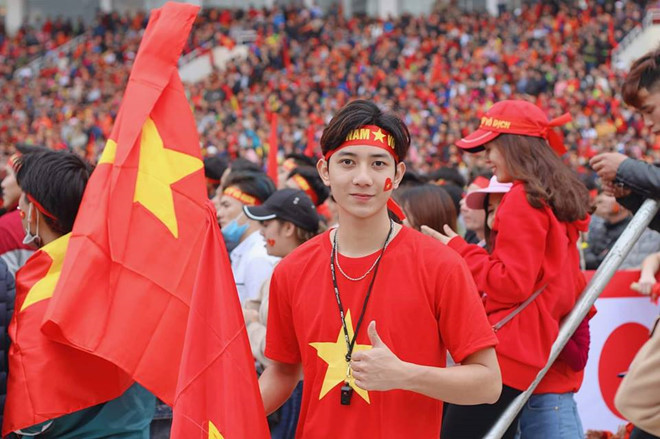 Sự thật bức ảnh 9X điển trai cổ vũ Olympic Việt Nam sau trận tứ kết