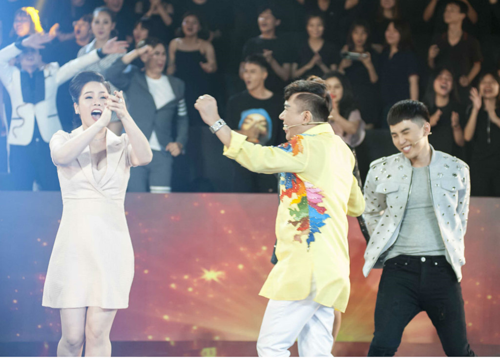 Nhật Kim Anh, Diễm My dừng quay, mừng chiến thắng của Olympic Việt Nam