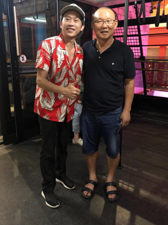 Hoài Linh, Hari Won và các sao Việt phát cuồng vì HLV Park Hang- seo