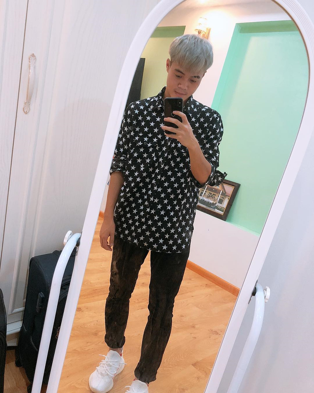 Có một Văn Toàn lầy lội với loạt ảnh sống ảo không giống ai