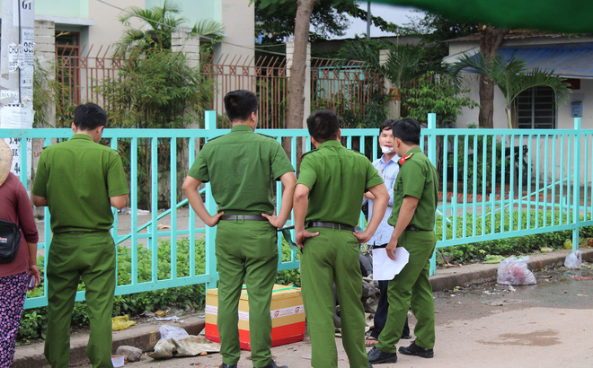 Người đàn ông bị ô tô cán qua đầu tử vong khi đang nằm trên võng Người đàn ông bị ô tô cán qua đầu tử vong khi đang nằm trên võng