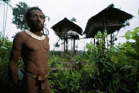 Rùng mình bộ tộc ăn thịt người duy nhất còn sót lại ở Indonesia