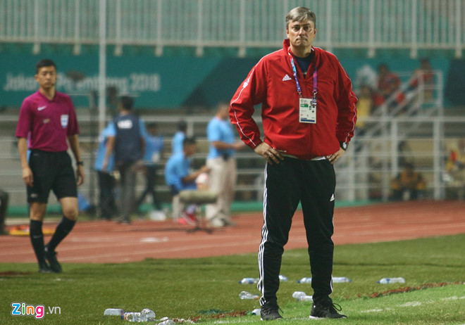 HLV Olympic UAE: ‘Không buông HCĐ cho Olympic Việt Nam’