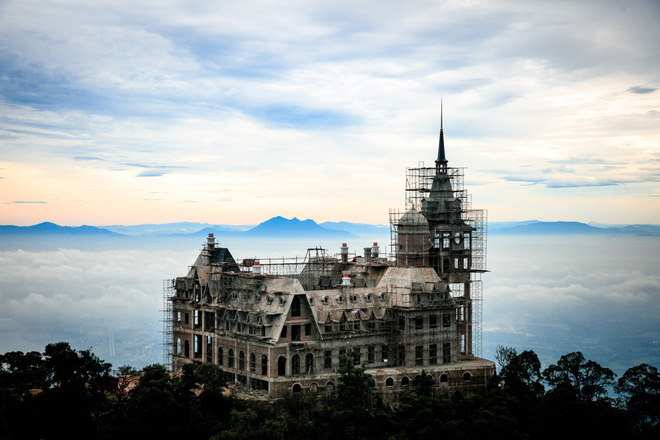 Hé lộ về chủ nhân kín tiếng của tòa lâu đài tráng lệ 400 tỷ trên đỉnh Tam Đảo