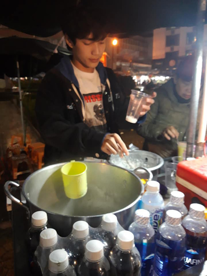 Trai đẹp bán sữa đậu nành nóng ở Đà Lạt được hỏi xin info không ngớt