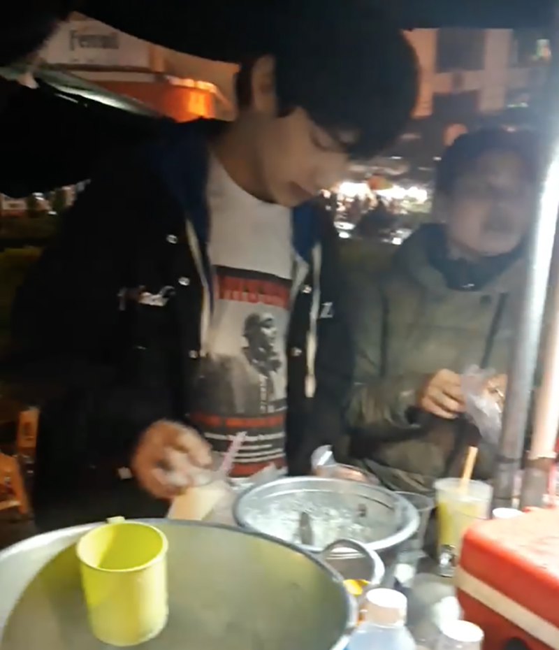 Trai đẹp bán sữa đậu nành nóng ở Đà Lạt được hỏi xin info không ngớt