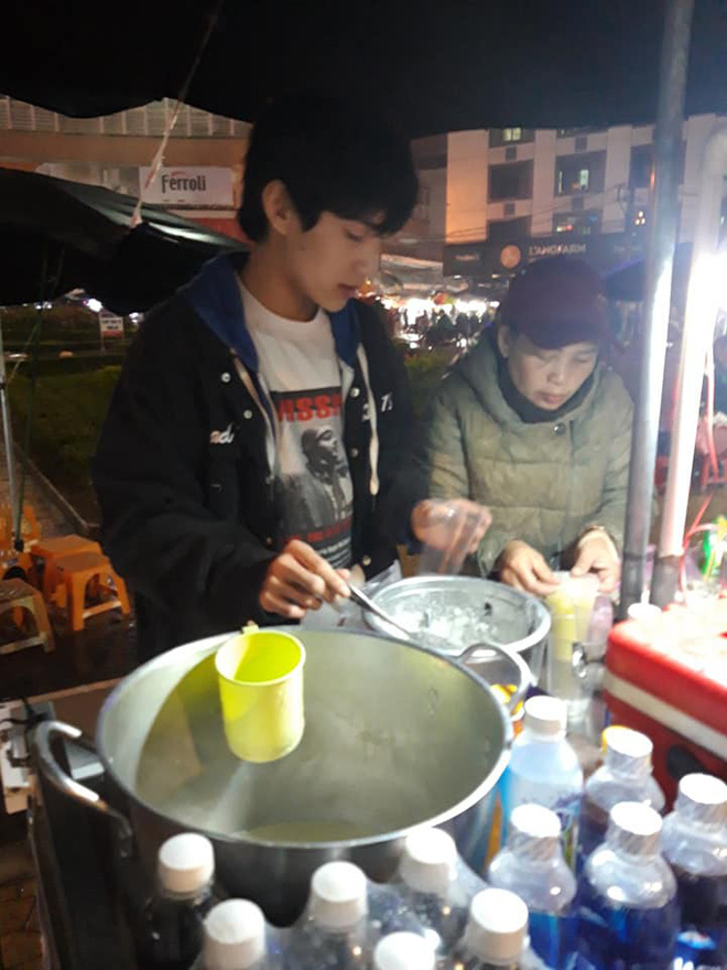 Trai đẹp bán sữa đậu nành nóng ở Đà Lạt được hỏi xin info không ngớt