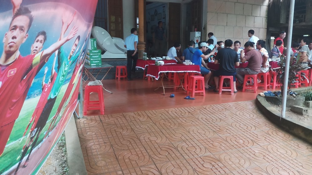 Gia đình thủ môn Bùi Tiến Dũng thịt trâu đãi làng trước trận U23 Việt Nam- U23 Hàn Quốc