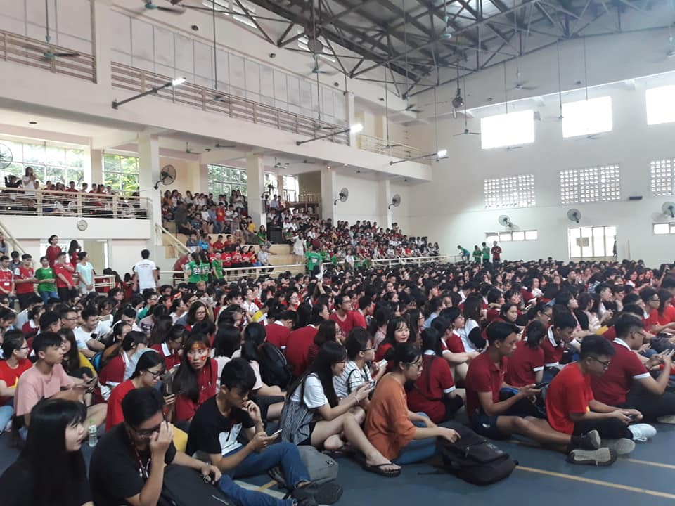 Chảo lửa người hâm mộ tại các trường Đại học cờ hoa rộn ràng, sẵn sàng tiếp sức cho Olympic Việt Nam