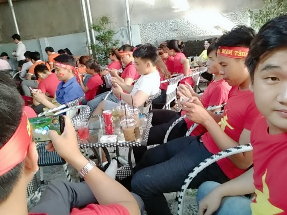 Chảo lửa người hâm mộ tại các trường Đại học cờ hoa rộn ràng, sẵn sàng tiếp sức cho Olympic Việt Nam