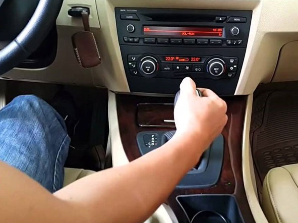 Những sai lầm có thể khiến xế mới gặp nguy hiểm khi lái xe số tự động