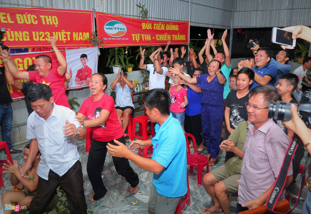 Fanzone lập vội tại quê nhà tuyển thủ Olympic VN trước trận bán kết
