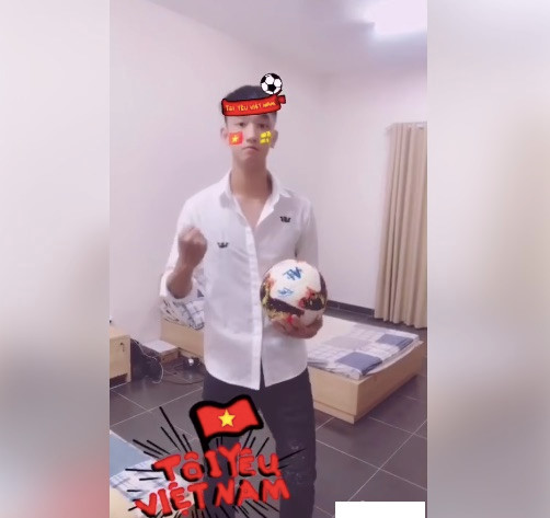 Hồng Duy nhuộm tóc giống Văn Toàn, gửi lời chúc tới Olympic Việt Nam