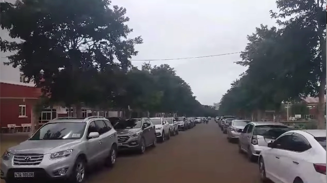 Ô tô đỗ dài cả cây số ngày họp phụ huynh ở TP.Buôn Ma Thuột: Hồ sơ gia đình học sinh ghi gì?