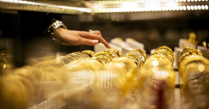 Giá vàng giảm mạnh