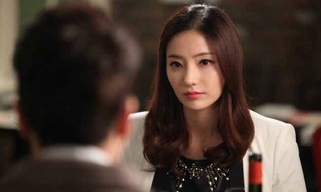 Chồng tặng xe ô tô để đổi lấy tự do, vợ bình tĩnh hành động cao tay khiến anh bỏ ngay ý định Chồng tặng xe ô tô để đổi lấy tự do, vợ bình tĩnh hành động cao tay khiến anh bỏ ngay ý định