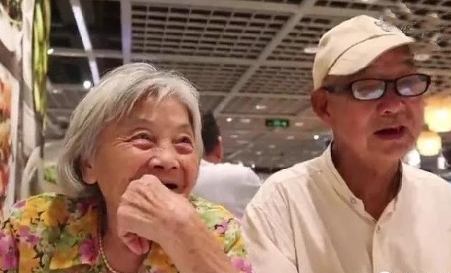 Kết hôn 59 năm không nấu cơm, bí quyết hạnh phúc...