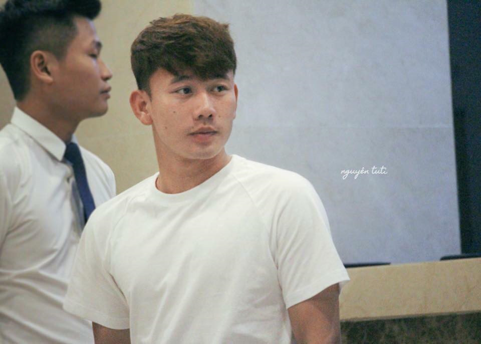 Bạn gái sống ở Mỹ xinh đẹp của cầu thủ Minh Vương