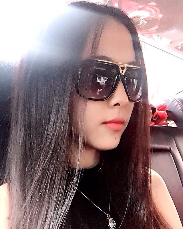 Bạn gái sống ở Mỹ xinh đẹp của cầu thủ Minh Vương