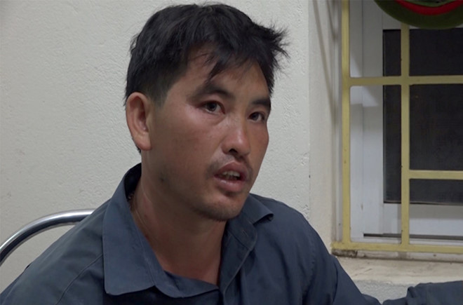 Người đàn ông giấu 2 bánh heroin trong cạp quần