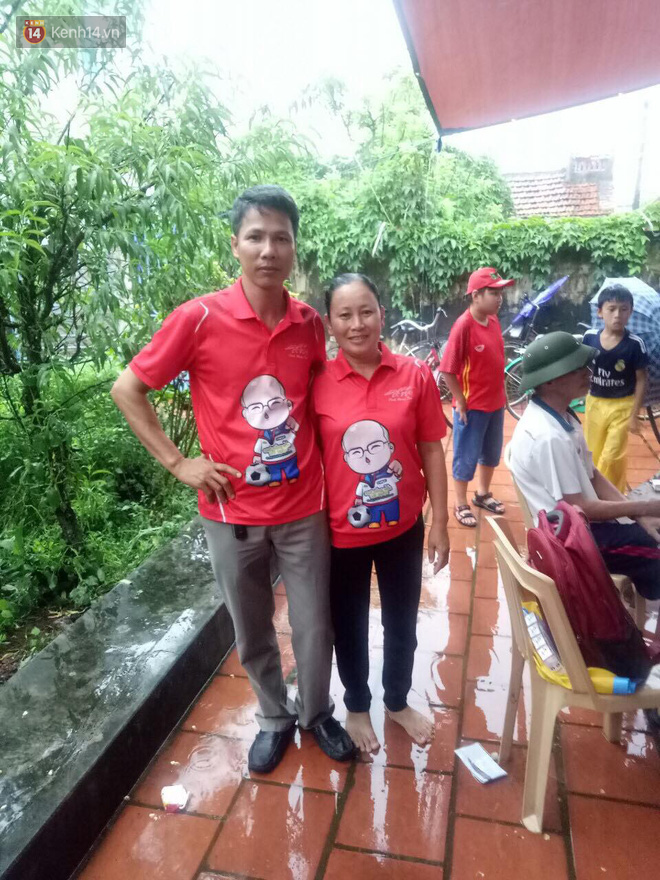 Mẹ Minh Vương vỡ oà khi con trai ghi bàn thắng duy nhất vào lưới đội tuyển Olympic Hàn Quốc