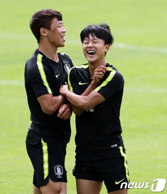 Chân dung Messi Hàn 2 lần ghi bàn vào lưới Việt Nam: Thần đồng bóng đá 20 tuổi, em út nhắng nhít đáng yêu của tuyển Olympic Hàn Quốc