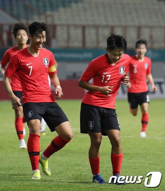 Chân dung Messi Hàn 2 lần ghi bàn vào lưới Việt Nam: Thần đồng bóng đá 20 tuổi, em út nhắng nhít đáng yêu của tuyển Olympic Hàn Quốc