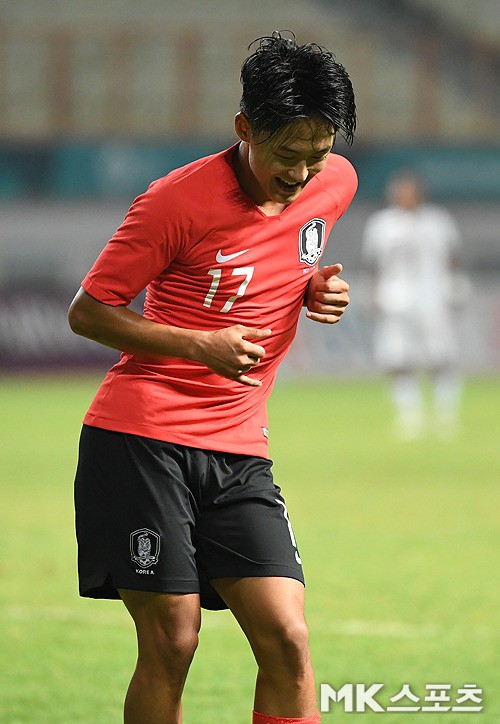 Chân dung Messi Hàn 2 lần ghi bàn vào lưới Việt Nam: Thần đồng bóng đá 20 tuổi, em út nhắng nhít đáng yêu của tuyển Olympic Hàn Quốc