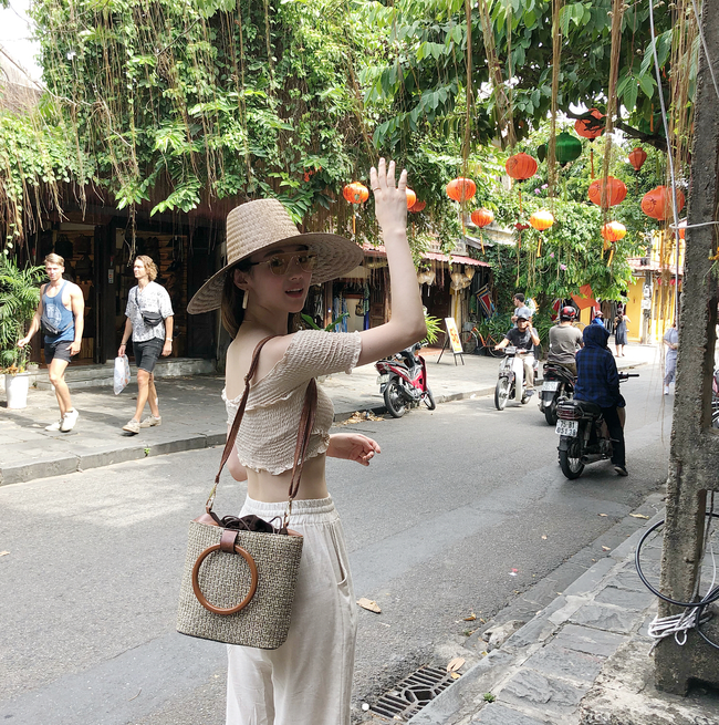 Trời chớm thu, loạt hot trend của mùa mới đều góp mặt trong street style tuần này của các quý cô châu Á