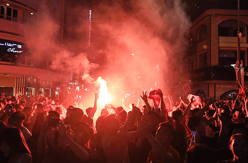 Hình sự TP HCM ghi hình người vi phạm khi cổ vũ tuyển Việt Nam