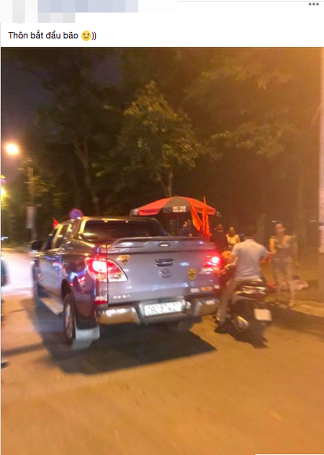 Dân Việt Nam và tình yêu với bóng đá: không đứng thứ nhất thì cũng phải về nhì cái Trái Đất này!