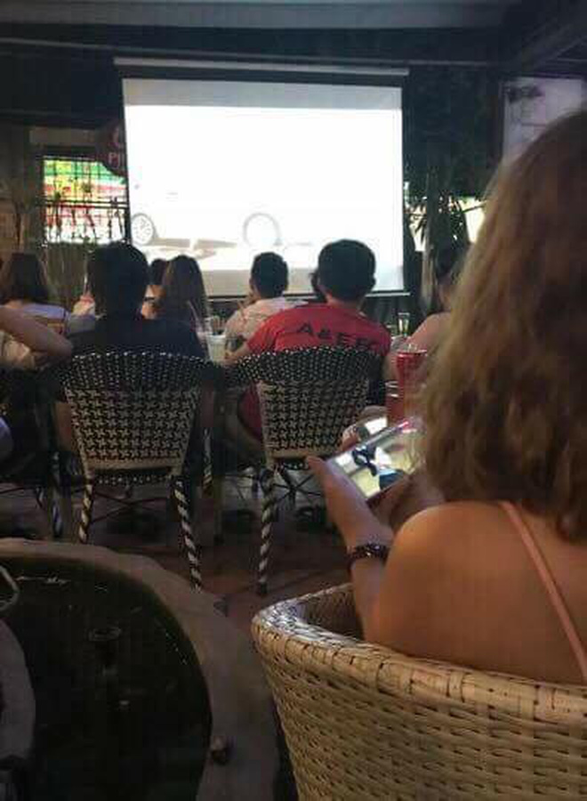 Dân Việt Nam và tình yêu với bóng đá: không đứng thứ nhất thì cũng phải về nhì cái Trái Đất này!