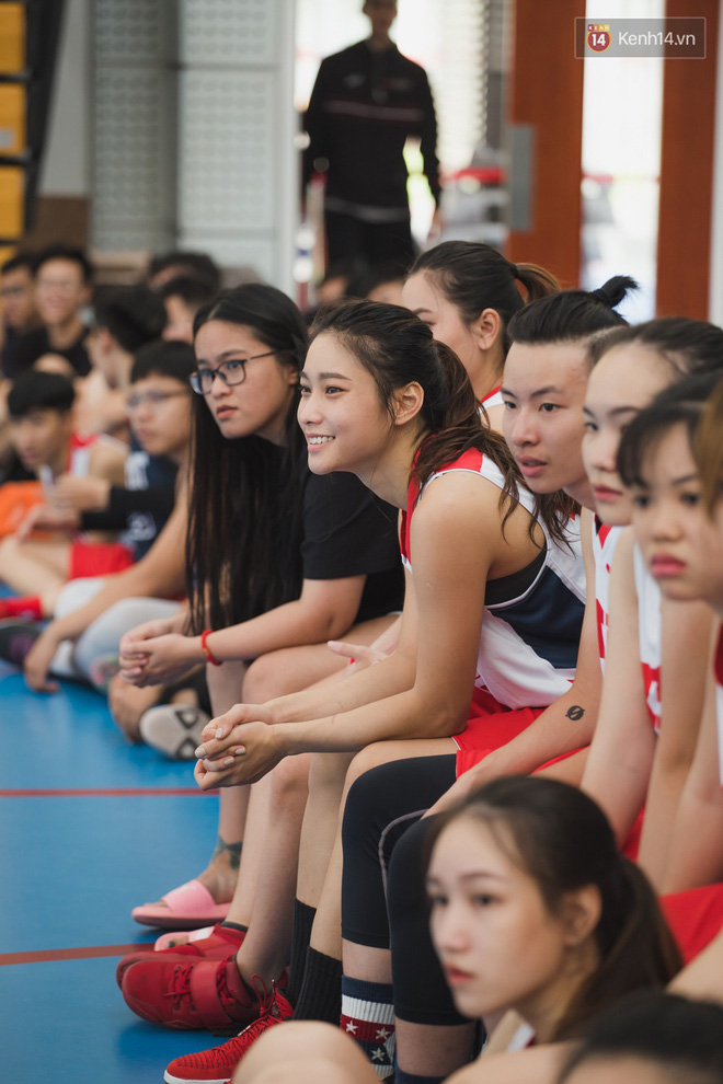 Hot girl bóng rổ RMIT: Trung phong cao 1m72 nổi bật trên sân đấu, ngoài đời chất miễn bàn!