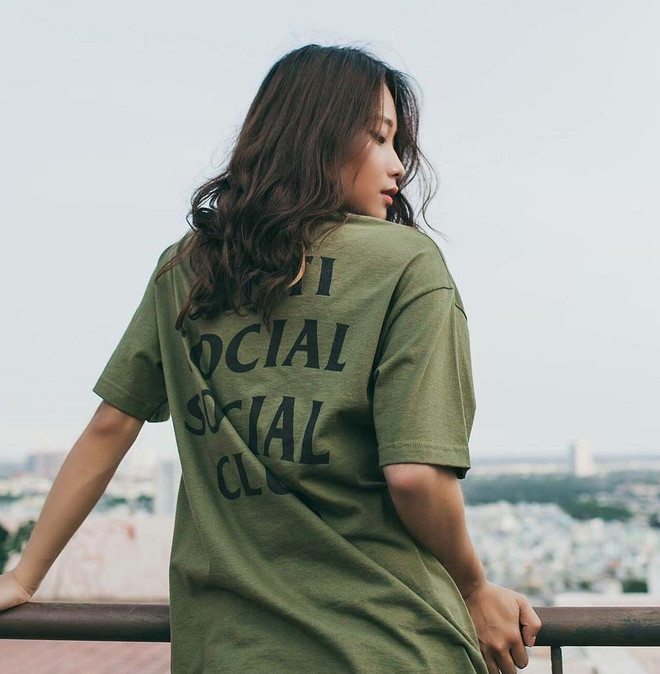 Hot girl bóng rổ RMIT: Trung phong cao 1m72 nổi bật trên sân đấu, ngoài đời chất miễn bàn!