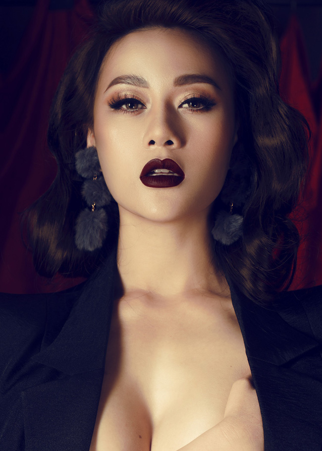 Phương Oanh của Quỳnh búp bê táo bạo với mốt không nội y và gu trang điểm lạ