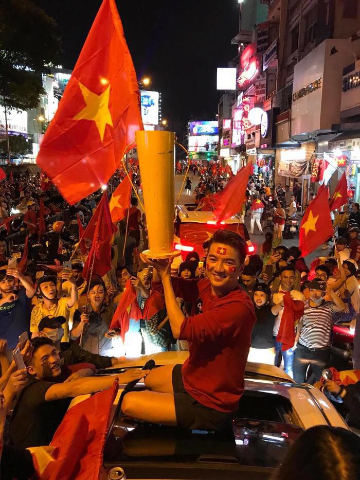 Cách sao Việt thể hiện tình yêu mãnh liệt với bóng đá: người rầm rộ, người âm thầm nhưng vẫn nồng nhiệt hết mức!