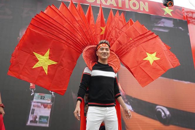 Cách sao Việt thể hiện tình yêu mãnh liệt với bóng đá: người rầm rộ, người âm thầm nhưng vẫn nồng nhiệt hết mức!