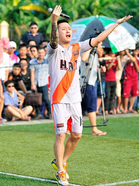 Cách sao Việt thể hiện tình yêu mãnh liệt với bóng đá: người rầm rộ, người âm thầm nhưng vẫn nồng nhiệt hết mức!