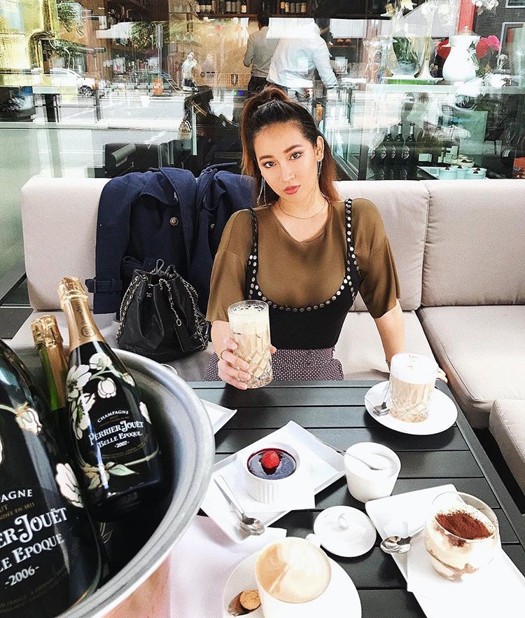 Cuộc sống của tiểu thư nóng bỏng và quyền lực được Forbes vinh danh trong danh sách người trẻ có tầm ảnh hưởng ở châu Á