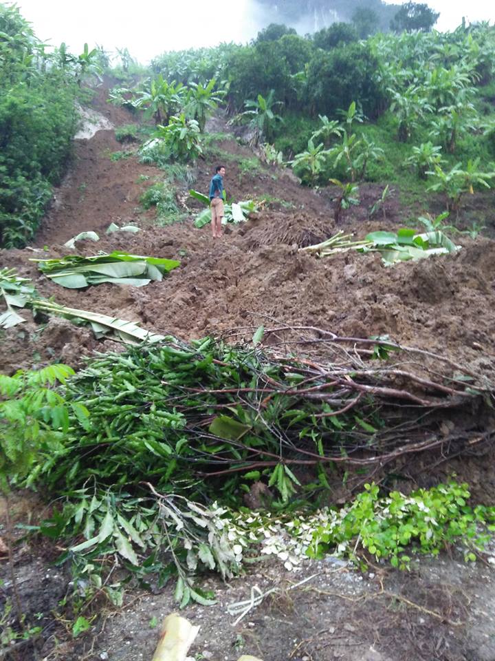 Sạt lở đất ở Sơn La, bùn nhão chảy tràn, quốc lộ tê liệt