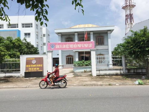 Mang cả trụ sở cơ quan nhà nước đi cầm cố!