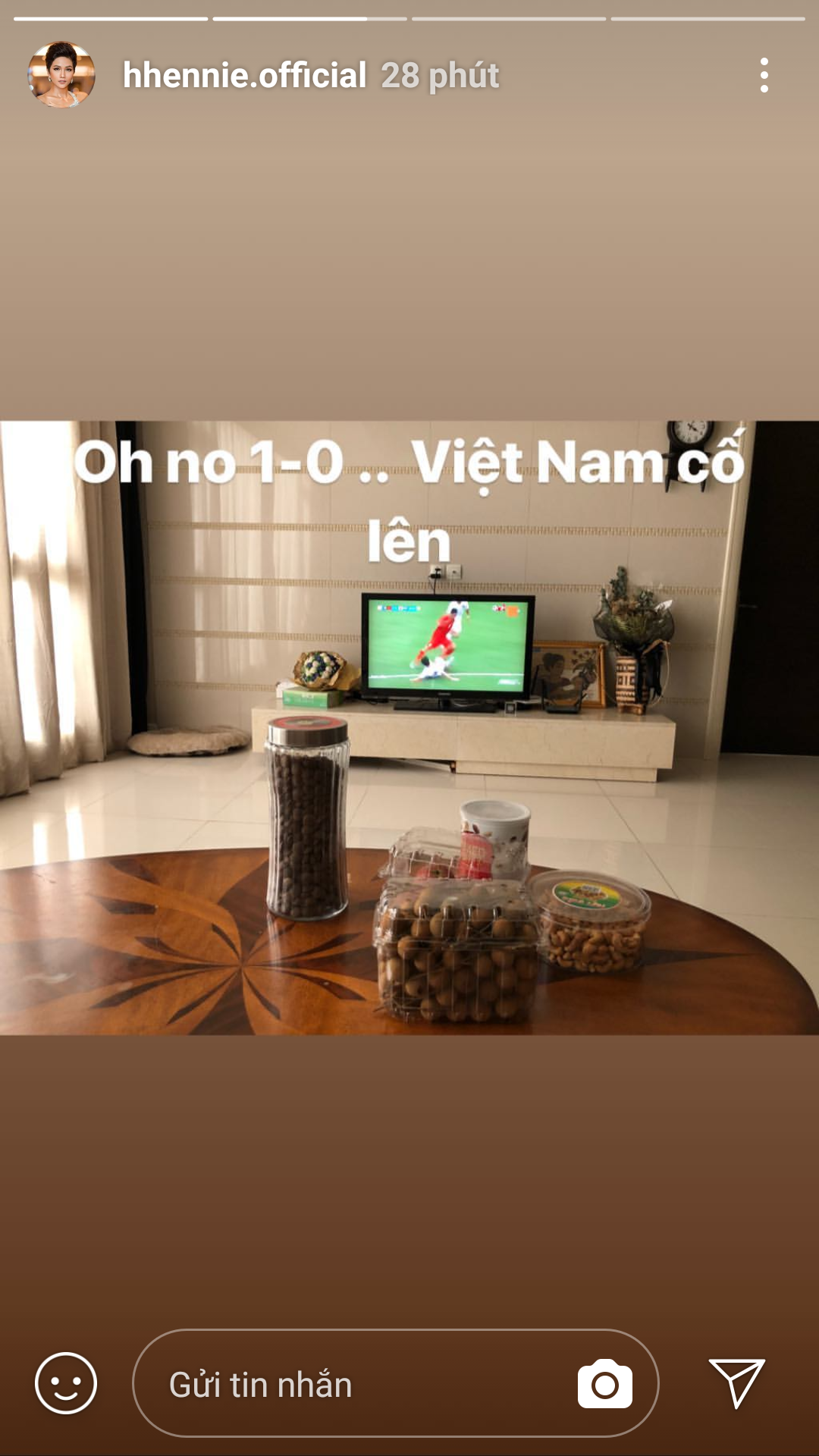 Thanh Tú bật khóc, Mỹ Linh và các thí sinh Hoa hậu Việt Nam 2018 vỡ oà trước cú ghi bàn tuyệt đẹp của Minh Vương