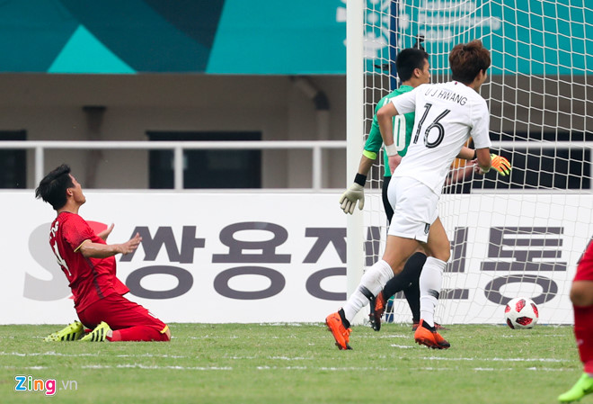 Minh Vương thẫn thờ, Bùi Tiến Dũng đổ gục sau thất bại