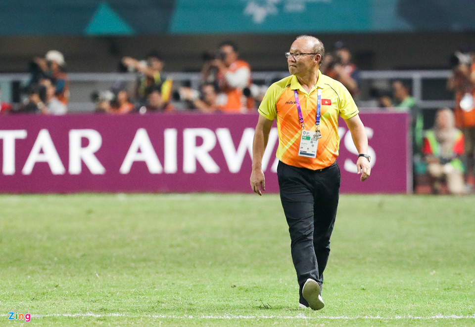 Minh Vương thẫn thờ, Bùi Tiến Dũng đổ gục sau thất bại