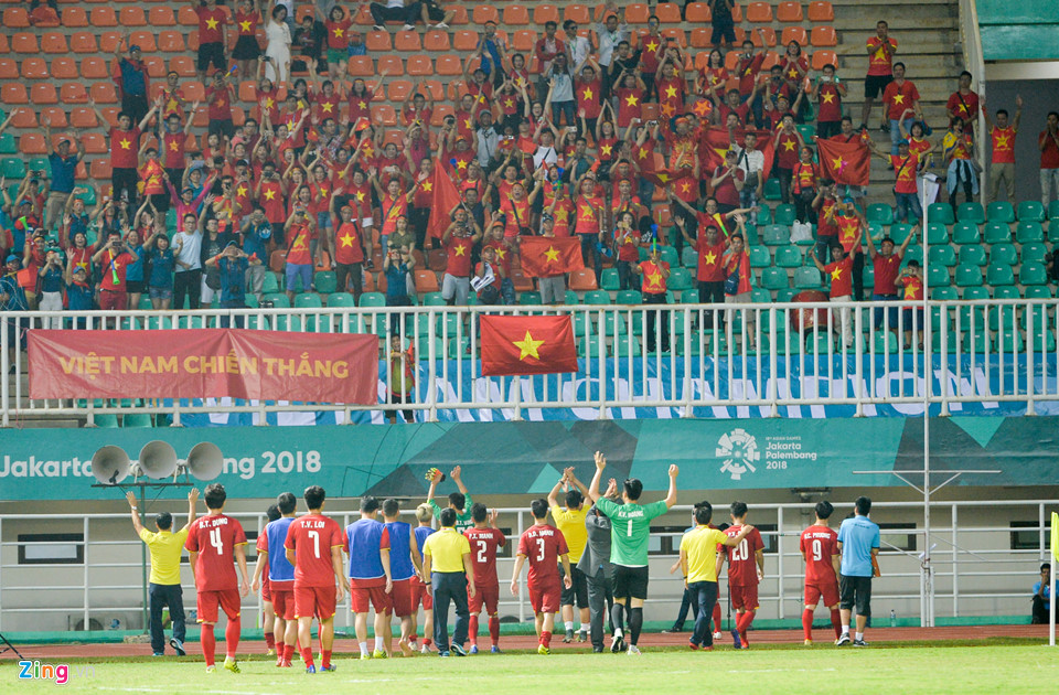 Minh Vương thẫn thờ, Bùi Tiến Dũng đổ gục sau thất bại