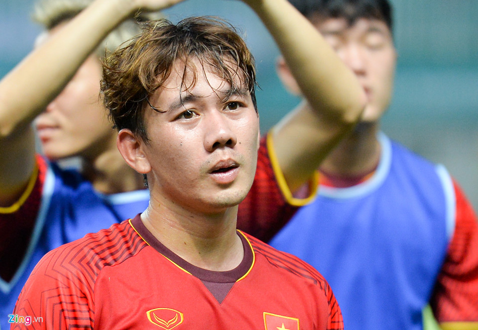 Minh Vương thẫn thờ, Bùi Tiến Dũng đổ gục sau thất bại