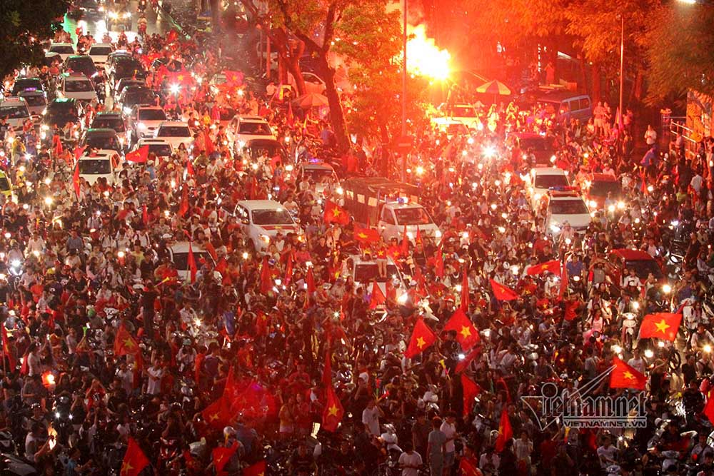 U23 Việt Nam thua U23 Hàn Quốc, đội mưa đi bão quên lối về