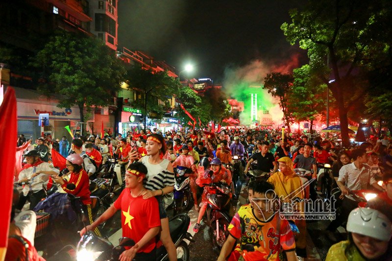 U23 Việt Nam thua U23 Hàn Quốc, đội mưa đi bão quên lối về