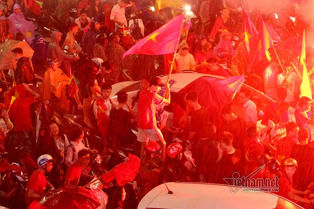 U23 Việt Nam thua U23 Hàn Quốc, đội mưa đi bão quên lối về