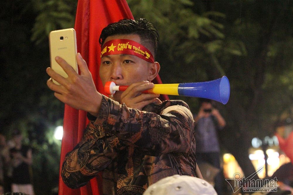 U23 Việt Nam thua U23 Hàn Quốc, đội mưa đi bão quên lối về